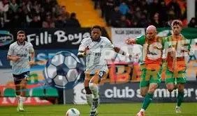 Fenerbahçe – Alanyaspor İlk Yarı Değerlendirmesi: Orta Saha Sorunları ve Kadro Derinliği Eksikliği