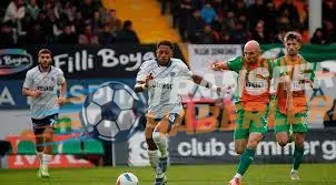 Fenerbahçe – Alanyaspor İlk Yarı Değerlendirmesi: Orta Saha Sorunları ve Kadro Derinliği Eksikliği