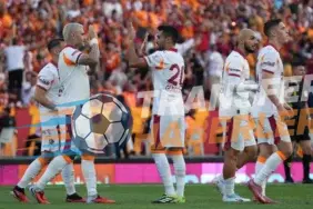 Frankfurt Deplasmanı Öncesi Galatasaray: Şampiyonlar Ligi Macerası Başlıyor!