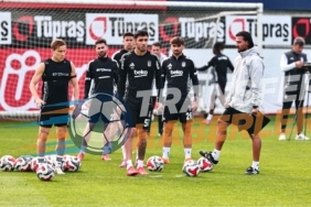 Beşiktaş’ta Derbi Mağlubiyeti ve İdari Kriz: Siyah Beyazlılarda Son Durum