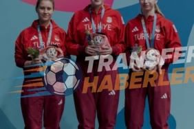 Milli Takım Başarısı ve Kulüplerdeki Krizler: Futbol Gündemine Dair Son Gelişmeler
