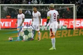 Fenerbahçe, Galatasaray Mağlubiyetiyle Şampiyonluk Yarışına Tutundu