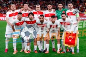 Türkiye’den İspanya’ya Futbol Dersi: Gazete Manşetleri ve Süper Lig Gündemi